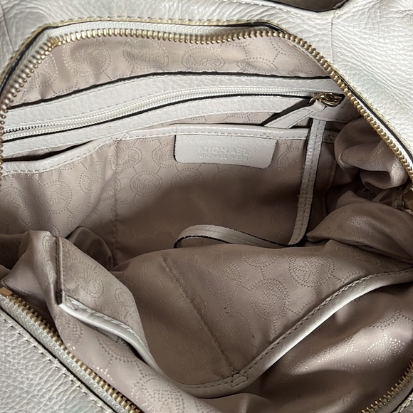 Beautiful creamy stone coloured leather Michael Kors purse - Picture 3 of 6